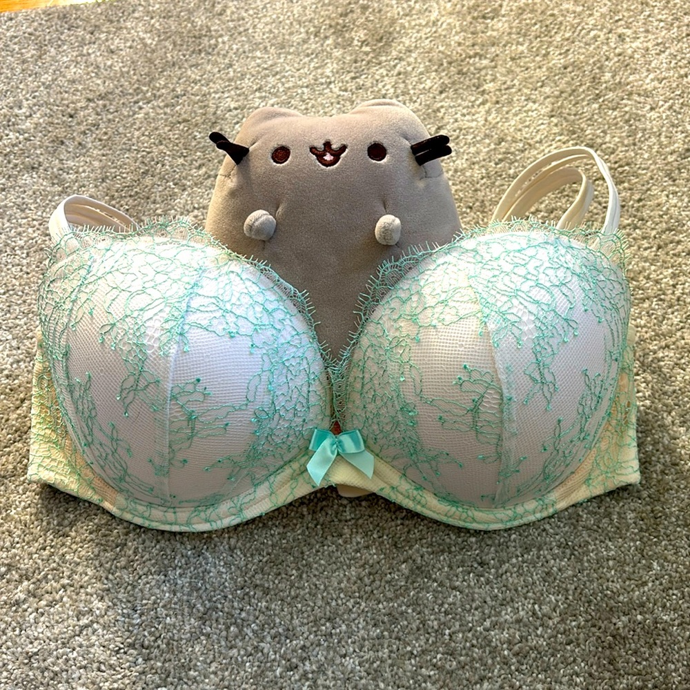 Very Sexy Bra Free w purchase